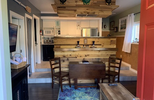 North Cowichan House | Pet friendly Cottage & Hot Tub *Unaffected by bylaw changes*