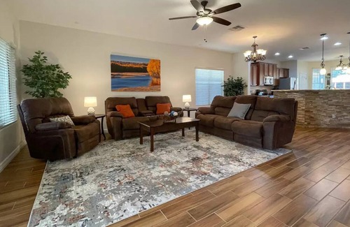 Crossriver House | Pet-Friendly, Cozy Home with Spacious Backyard - Your Perfect Arizona Getaway!