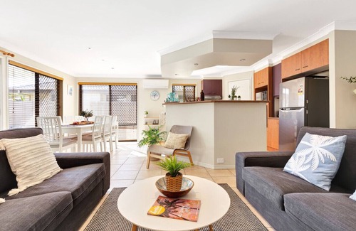 Caloundra West Apartment | Pet friendly family home w pool
