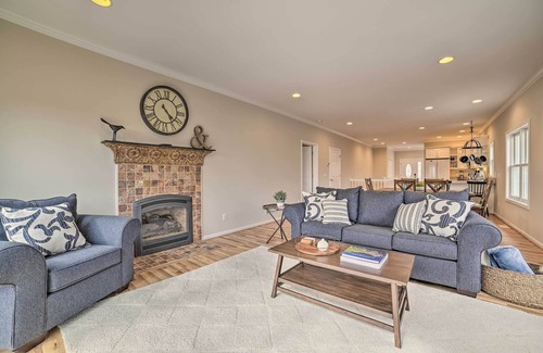 Harbor Springs Cottage | Pet-friendly Harbor Springs Home: Hot Tub + Pool!