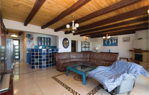 Cara House | Pet Friendly Home In Cara