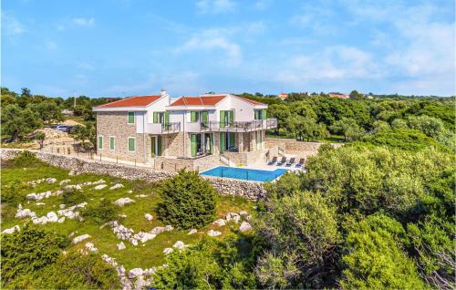 Lun House | Pet Friendly Home In Lun