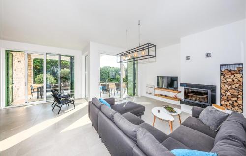 Lun House | Pet Friendly Home In Lun