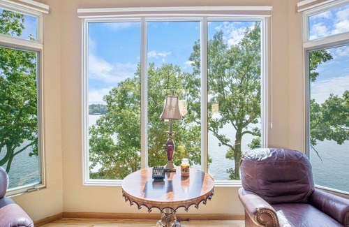 Lake Ozark House | Pet-Friendly Home In The Main Channel w/Breathtaking Sunsets & Lake Views