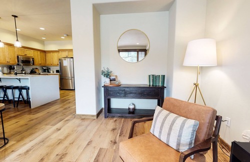 Woodwinds House | Pet-Friendly Luxury, Bright Interior, On Golf Course! Gas Grill & Hot Tub