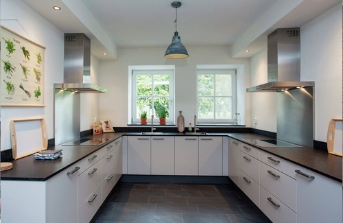 Swolgen Villa | Pet-Friendly Mansion