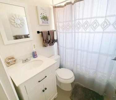 Highland Business Villa | Pet Friendly! Private Casita in Nob Hill