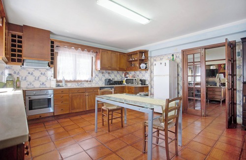 Caldas da Rainha Villa | Pet-Friendly Villa Melquites Country House with Mountain View, Pool, Wi-Fi, Terraces & Garden
