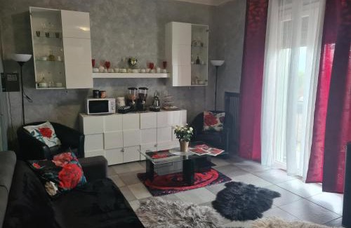 Pegognaga Apartment | Petalo rosso