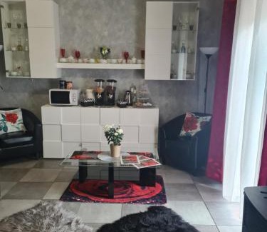 Pegognaga Apartment | Petalo rosso