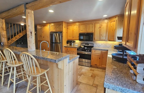 West Meadows Cabin | Pete's Place Kirkwood Mountain View Cabin - Flying Wedge South