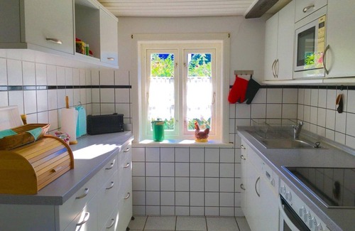 Midlum House | Petrine`s Hüs - The Petrine/s Hüüs is situated on the outskirts of Midlum.