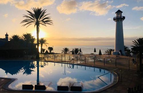 Playa del Aguila Apartment | PHARUS retro beach home New Heated Pool