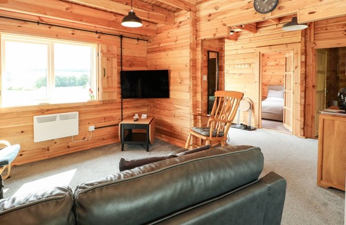 Bowes Cottage | PHEASANT, romantic, with hot tub in Bowes