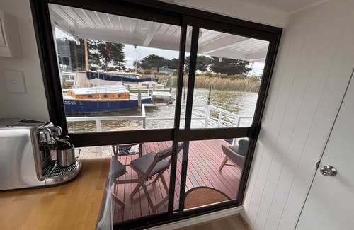 Goolwa Boat Rental | Piccolina Floating Accomodation