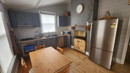 Ferntree Gully House | 'Pickett's Cottage' - Circa 1868 - Oldest in Knox!