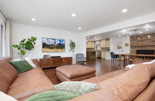 Windsor House | Pickleball Court ~ Large Group Luxury ~ Courtside Estates