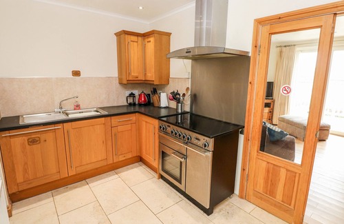 St Brides House | PICKLERIDGE VIEW, pet friendly, character holiday cottage in Dale