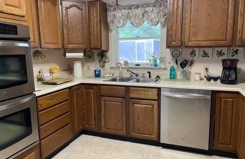 Meadow Bluff House | Picture Window Paradise, home with stunning view!