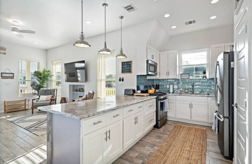 Galveston House | Picturesque Beach House Near the Beach