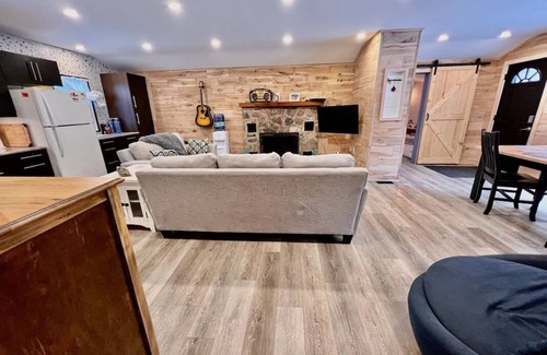 Trent Lakes Cottage | Picturesque Buckhorn Lake Retreat