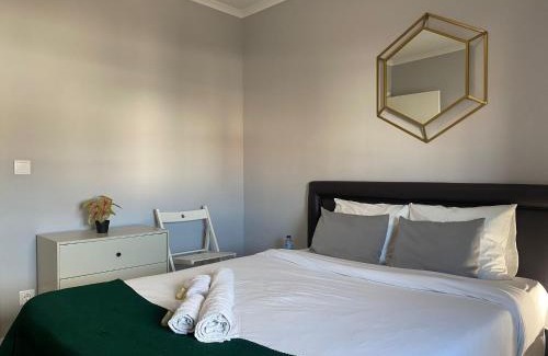 Cova da Piedade Apartment | Piedade Central Apartment with Terrace