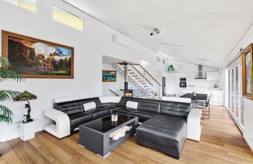 Copacabana House | Pier 26 Coastal Retreat