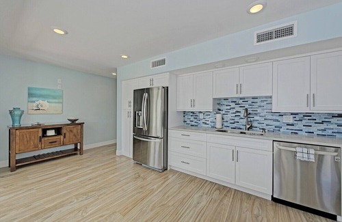 Marathon House | Pier Pressure~ Luxury Waterfront Pool Home, 100' Dock