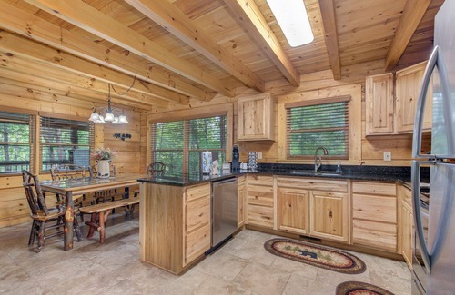 Gatlinburg - Pigeon Forge Cabin | Pigeon Forge Cabin, Log cabin, Hot tub, Arcade game, pool table, fireplace, wifi
