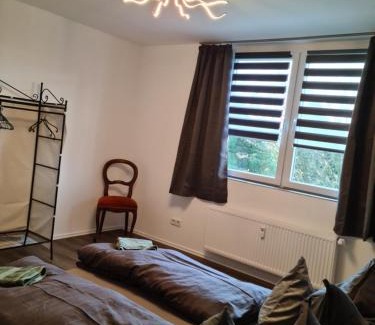 Madfeld Apartment | Pilgrims "Hermine" Fewo mit 3 Schlafzimmern, Balkon, fast Internet