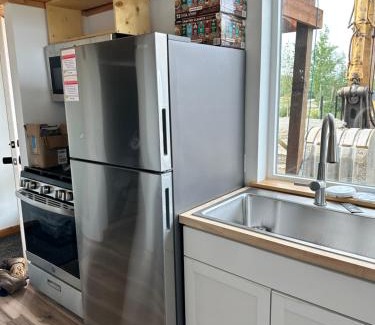 Houston Bed & Breakfast | Pilot Lodge - Beautiful Lofted Tiny House