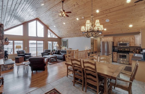 Crosslake Cabin | Pine Lake Lodge, Lakefront Swimming Beach, Dock, Room for 16, Live the lake life