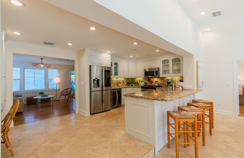 Bel Air House | Pineapple Palms Resort Style Villa - Sleeps 12!
