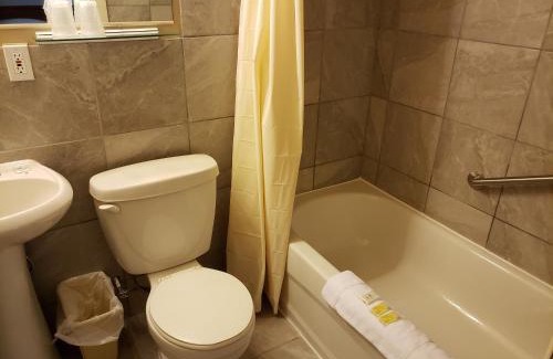 Penobsquis Hotel | Pinecone Motel