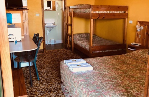 Nelson Hotel | Pinehaven Motel