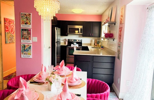 Lake Ozark House | Pinkie’s Paradise is the ultimate Lake of the Ozarks girls’ retreat! 2BR/2BA villa with a movie room, sauna, private deck, firepit, and pool access. Perfect for bachelorettes, birthdays & unforgettable lake getaways!