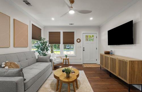 Port Royal House | Pinky's Palace Cozy Bungalow