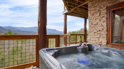 Pittman Center House | Pinnacle Chalet by AvantStay Luxury Cabin w Panoramic Views Fireplace Game Room