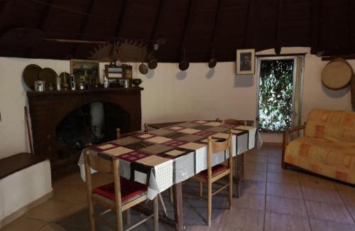 Oliena Apartment | Pinnettu sardo tipica abitazione sarda in ecosistema insetti e animaletti simpatici in condivisione bagno esterno a 10metri Leggere attentamente Prima di prenotare