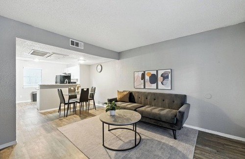 South Arlington Apartment | Pioneer Creek 410C I Comfy 2 Bed 1.5 Bath