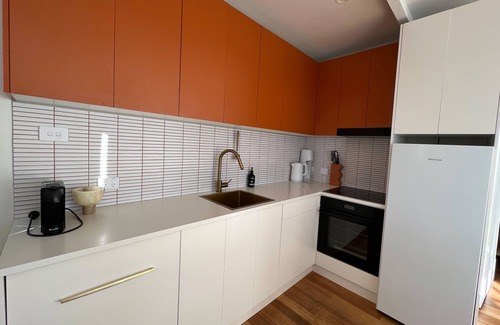 Binalong Bay House | PIPI SHACK Iconic waterfront shack at Binalong Bay Beach, Bay of Fires