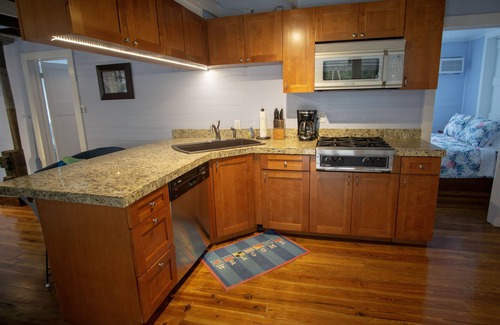 Man O War Cay House | Pirates Den - generator, cable TV and WiFi