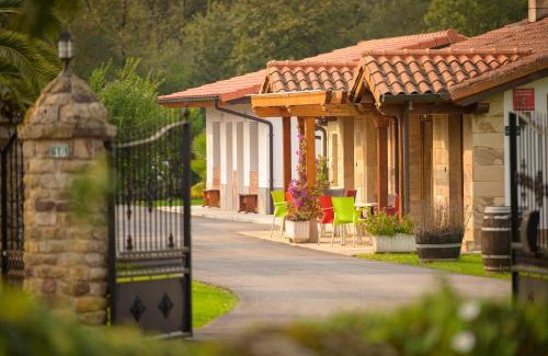 Villacarriedo House | Piscina climatizada y cubierta 365 dias en Casa Rural con Encanto El Puentuco una de las casas mas valoradas de Cantabria