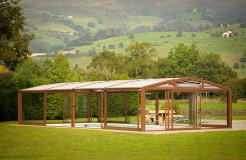 Villacarriedo House | Piscina climatizada y cubierta 365 dias en Casa Rural con Encanto El Puentuco una de las casas mas valoradas de Cantabria