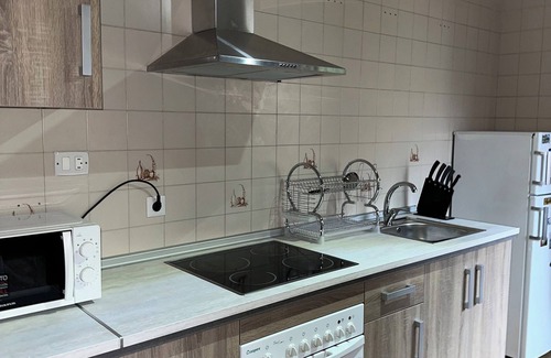 Los Arcos Condo | Piso en el Centro del Pueblo