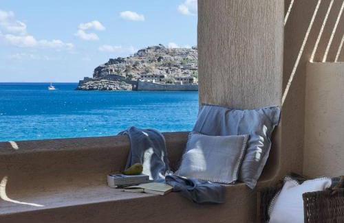 Plaka Apartment | Plaka Sea Front Residence