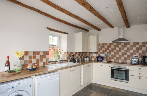 Llanddaniel Fab Cottage | PLAS CEFN MAWR, pet friendly, with open fire in Llanedwen