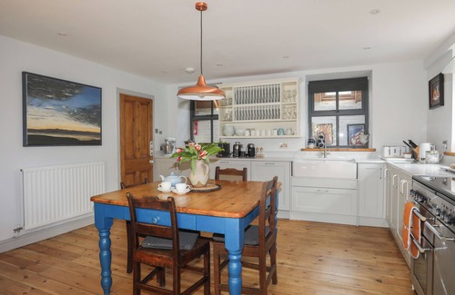Beaumaris House | PLAS ELYN, pet friendly, luxury holiday cottage in Beaumaris