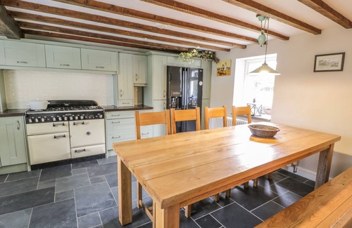 Llandwrog House | PLAS MAWR, family friendly, character holiday cottage in Groeslon