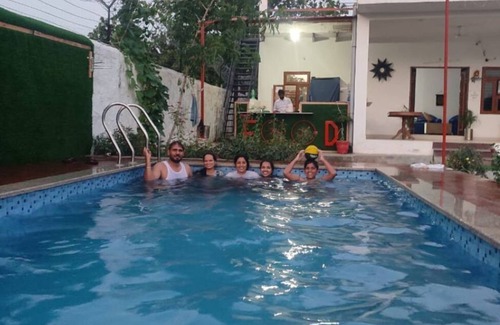 Gurugram Apartment | Platinum Farm house Staynn